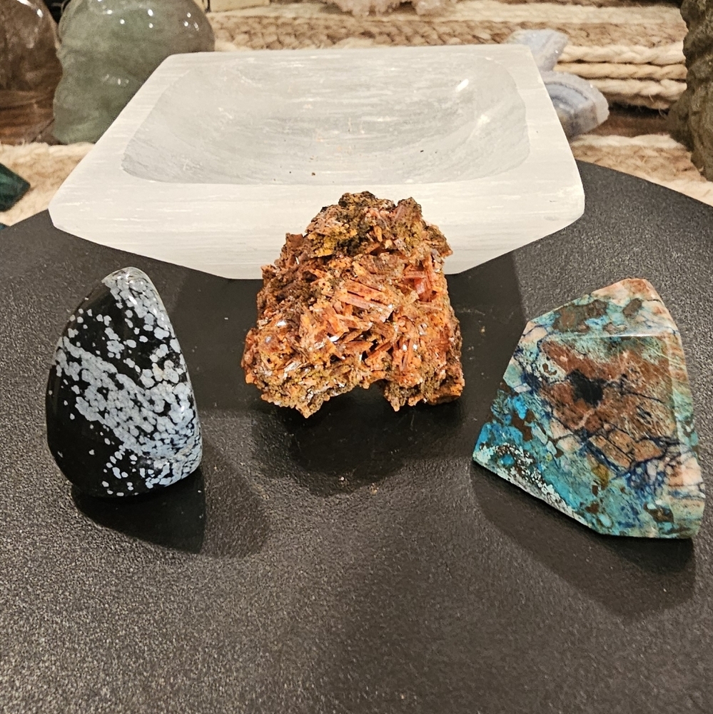High Quality Crystal Specimen Bundle Vanadinite, Phoenix, Jasper/Selenite Dish